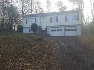 302 Marsh Pl, Highland Lakes, NJ 07422