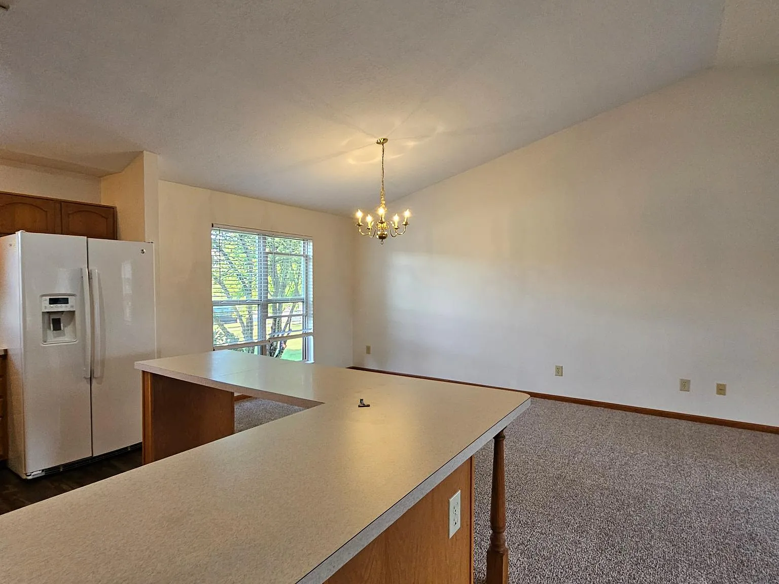 3 bed, 1692 sqft, $2,369 — Photo 3