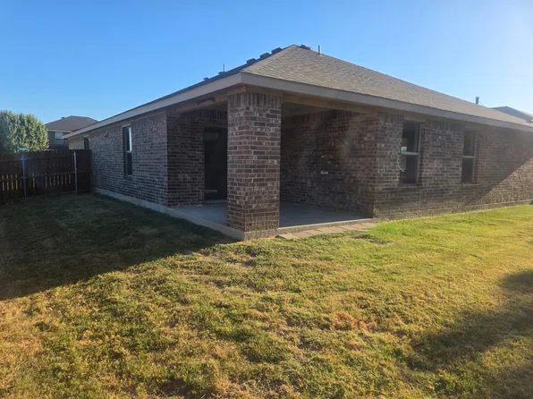744 Sparrow Dr, Saginaw, TX 76131