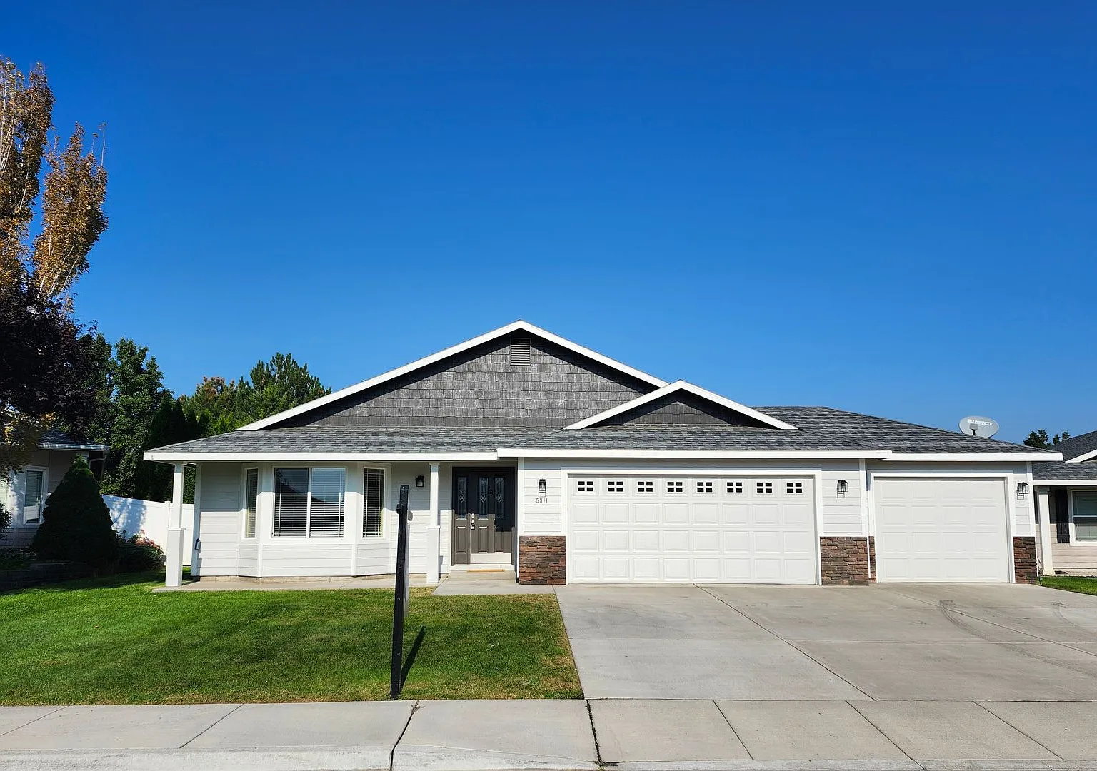 Spacious 3 bedroom/2 bath on Cul-de-Sac, 3 Car Garage! — Photo 1