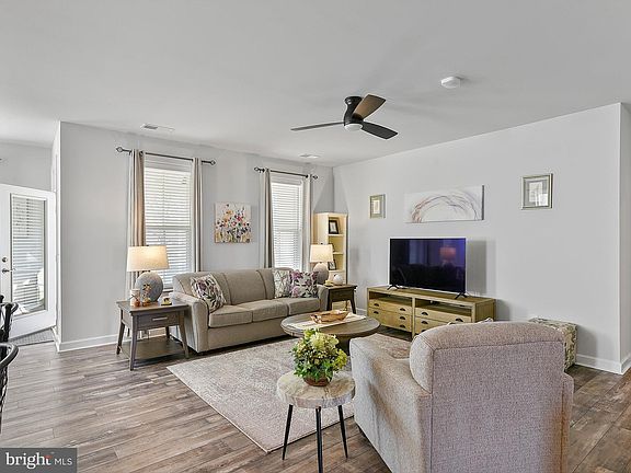 4th image of 23 Grey Fox Ln