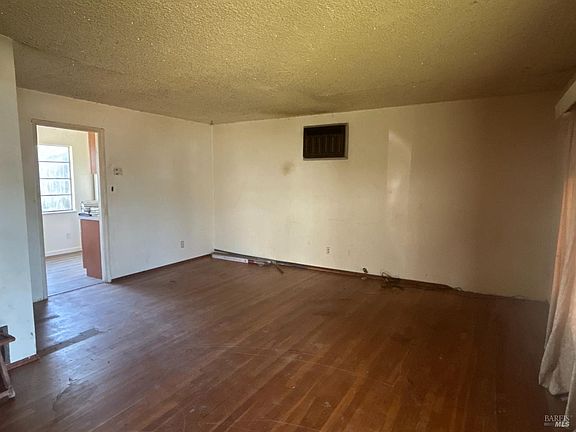 4th image of Laurel Way