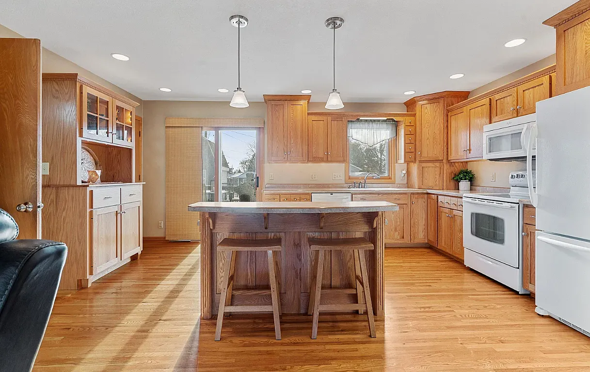 3029 Saratoga Drive - 1 — Photo 2