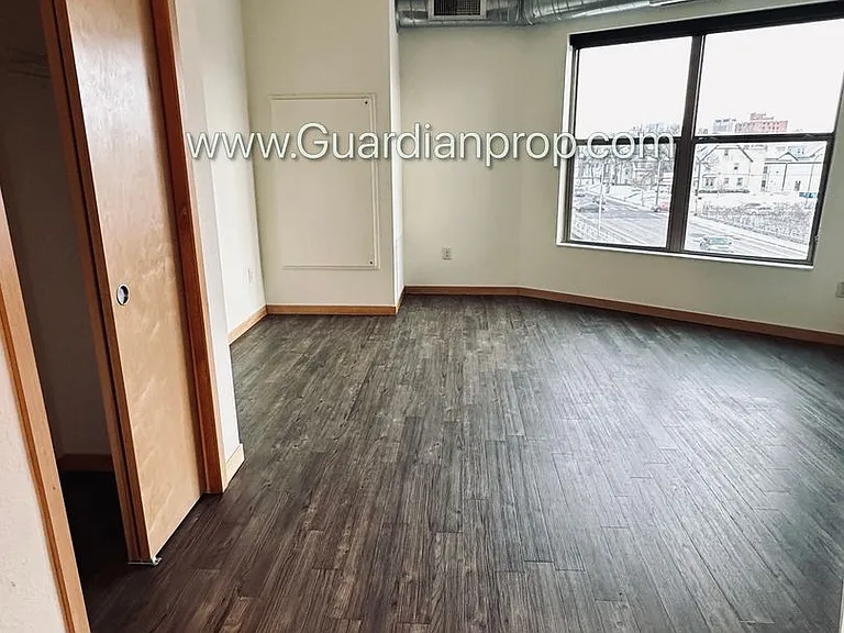 811 4th St SE #313 — Photo 6