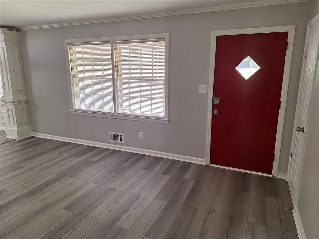 3 bed, 2.0 bath, 1563 sqft, $1,950 — Photo 4