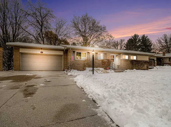 1717 Gentian Dr SE, Kentwood, MI 49508