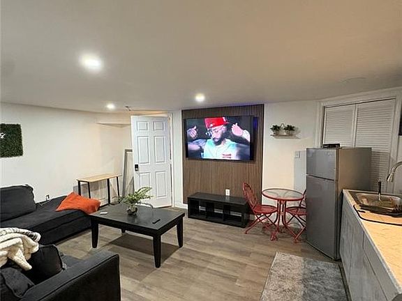 3rd image of 156-160 Bridgham St