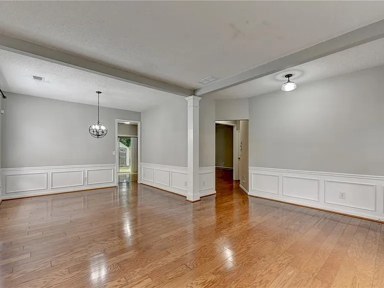 565 Alstonefield Dr — Photo 6