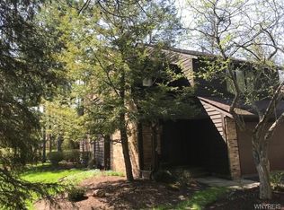 56 Breezewood Cmn, East Amherst, NY 14051