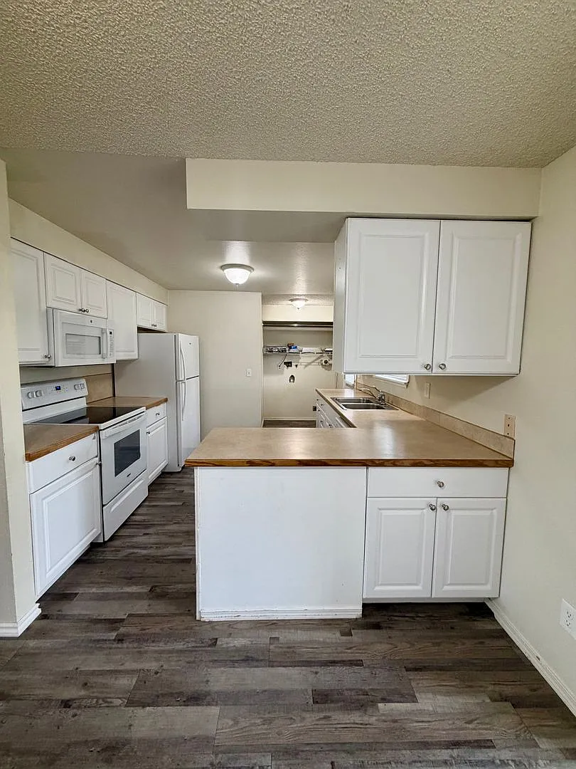 One Level Living w/ Spacious Private Backyard — Photo 4