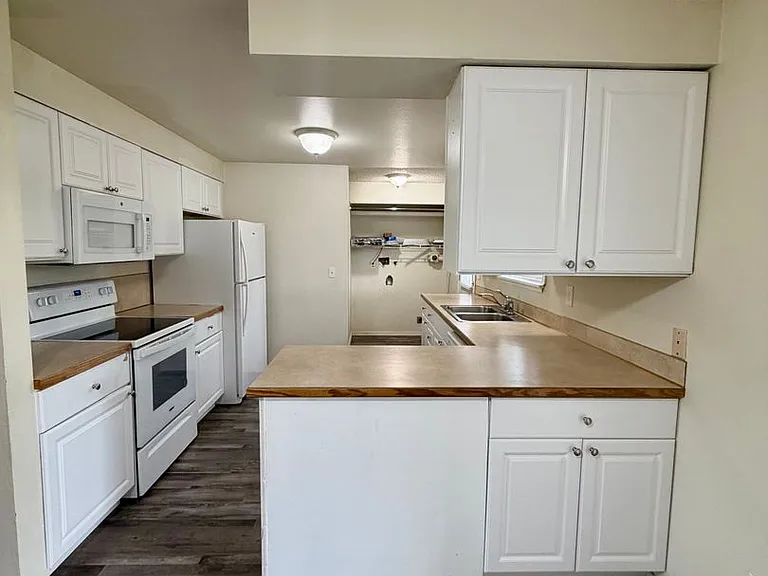 3804 S Cascade St — Photo 4