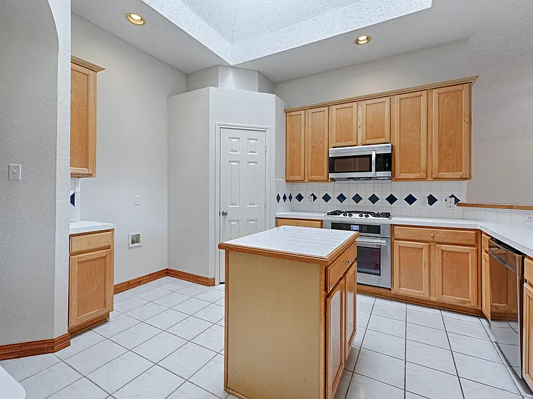 7512 Vineyard Dr — Photo 7