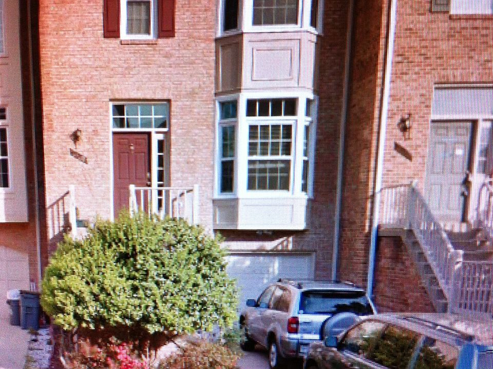 1st image of 5138 Woodford Dr