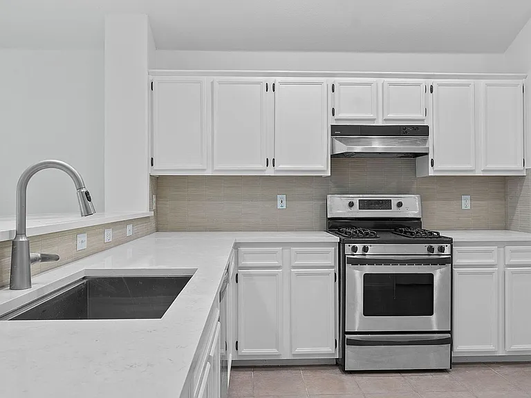 909 Saba Cv — Photo 14