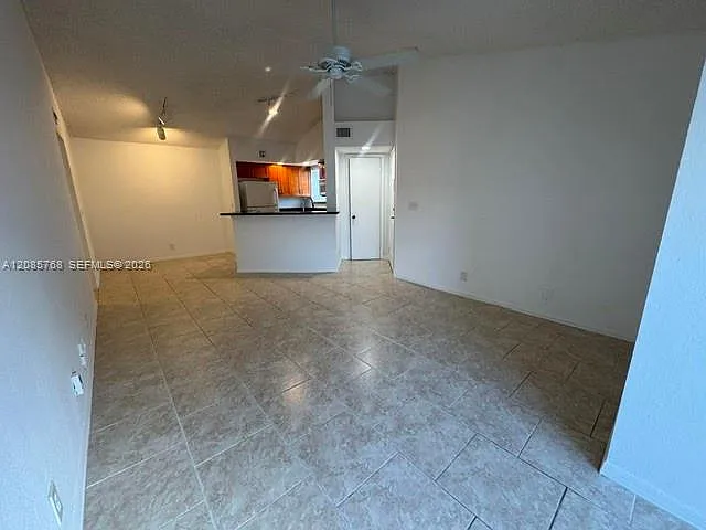 Coral Key Condo — Photo 4