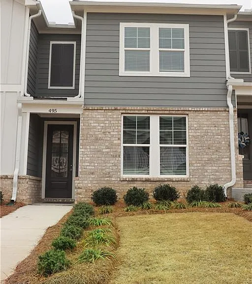 495 Crown Dr — Photo 2