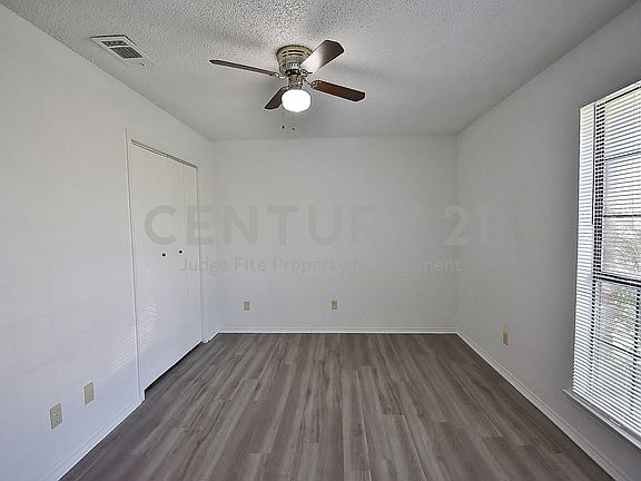 5th image of 438 Finch Dr