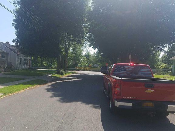 4th image of 50 Unger Ave