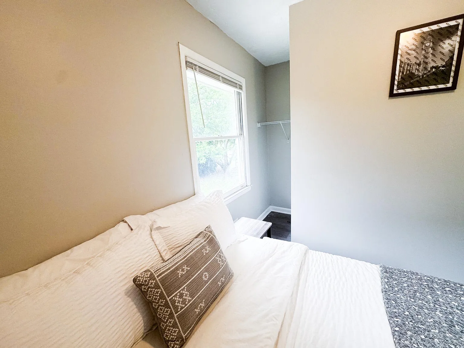 4 bed, 2.0 bath, 1800 sqft, $659 — Photo 3