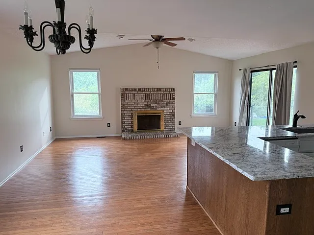 3 bed, 2.5 bath, 1753 sqft, $2,700 — Photo 4