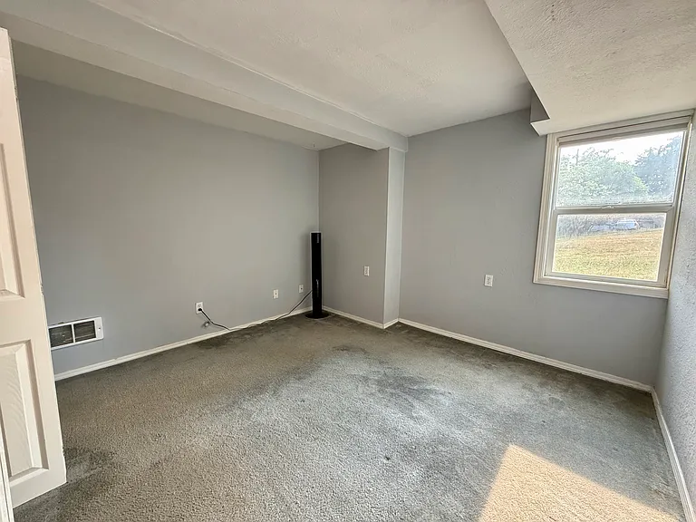 515 NW Irving St #A — Photo 11