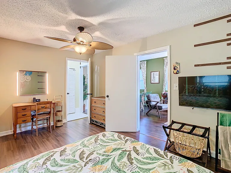 2904 Sanchez St — Photo 3