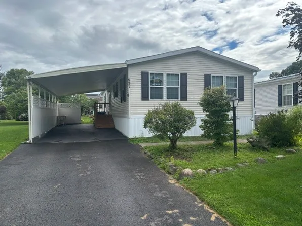937 Ramada Dr, Victor, NY 14564