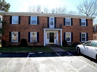 630 Candleberry Ct APT B, Saint Louis, MO 63122