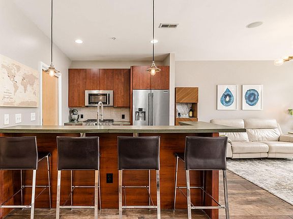 5th image of 845 N High St Unit 313