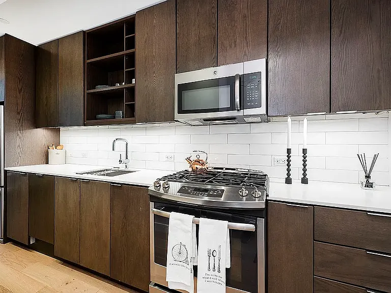 225 E 39th St #21J — Photo 2