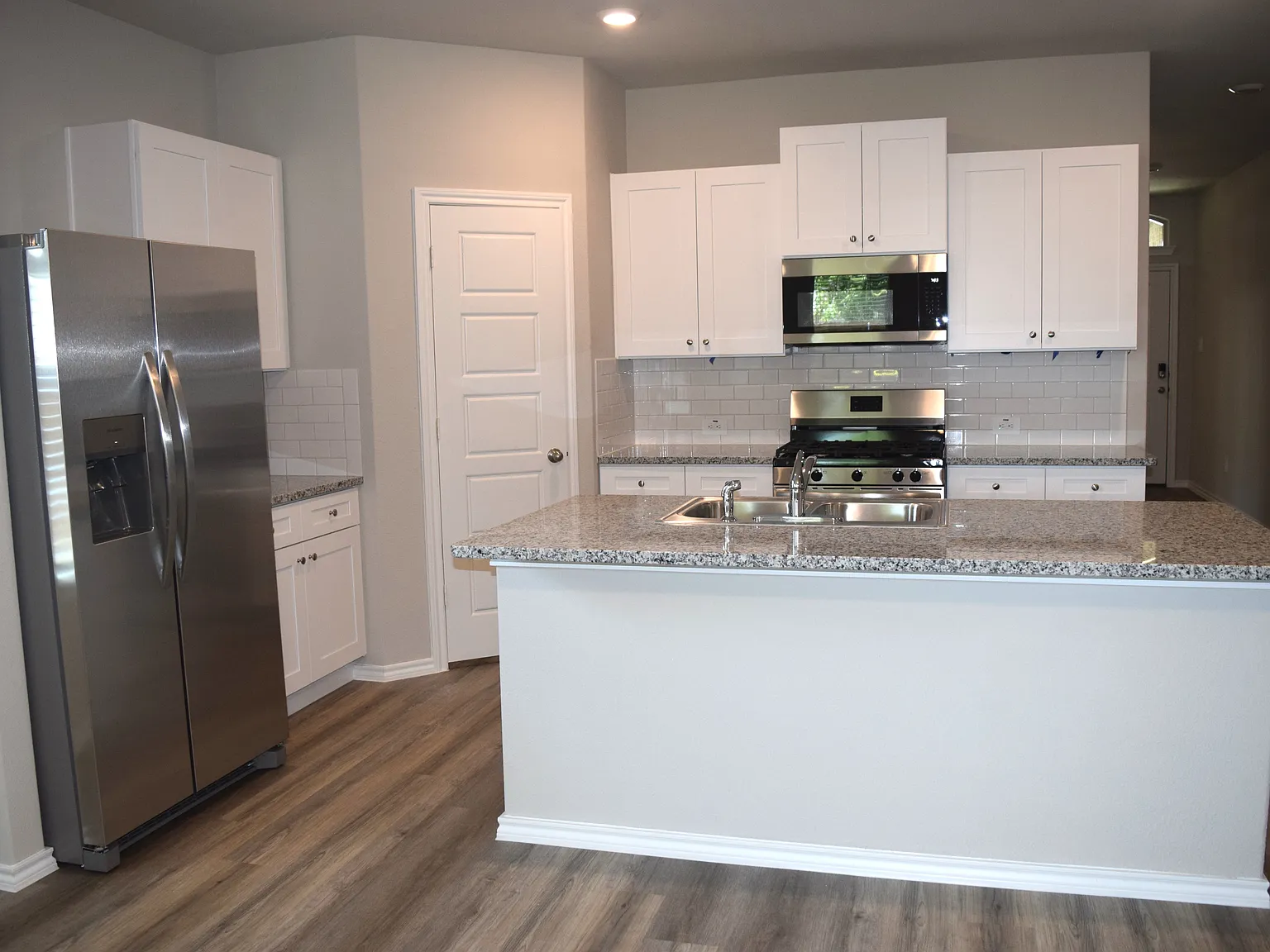 5 bed, 2095 sqft, $2,795 — Photo 2
