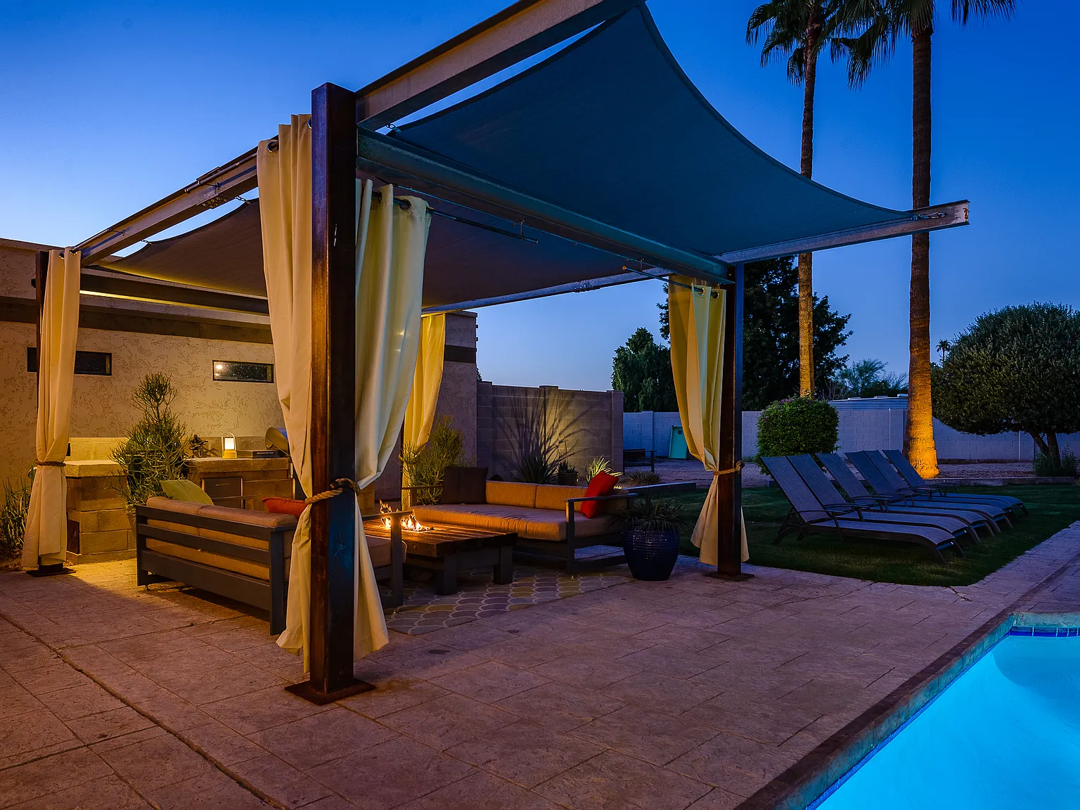 5 bed, 3339 sqft, $7,680 — Photo 3