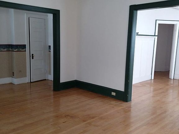 3rd image of 2928 N Maryland Ave #1