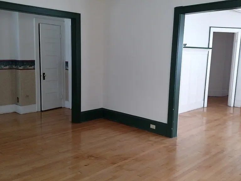 2928 N Maryland Ave #1 — Photo 3