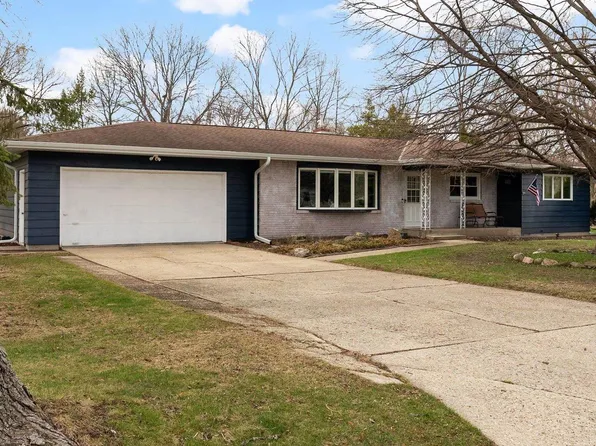 18 Brakefield Drive, Janesville, WI 53546