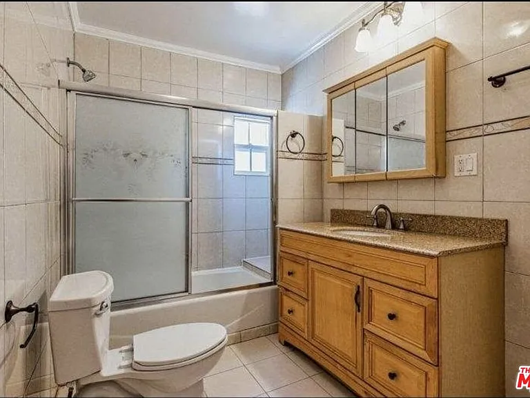 110 S Alexandria Ave — Photo 10