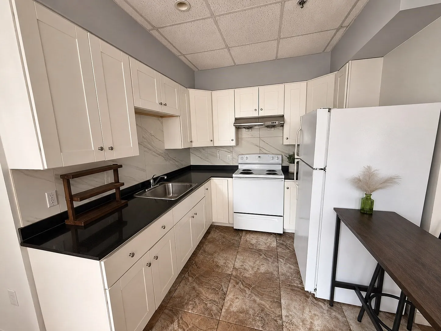 2 bed, 500 sqft, $3,200 — Photo 3