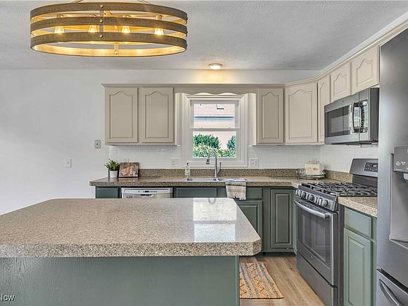 4th image of 1277 Deepwood Dr