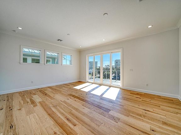 3rd image of 236 Causeway Blvd