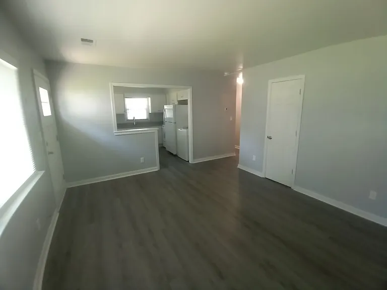 223 Woodview Ave — Photo 5
