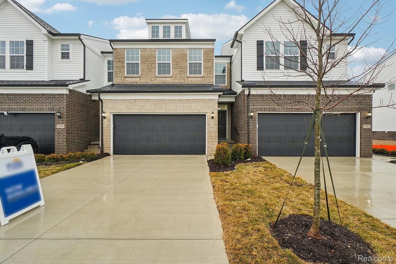 5582 E Spaniel Dr photo 1