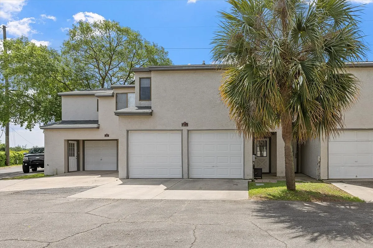 Building Photo - 1307 Airport Dr #D2