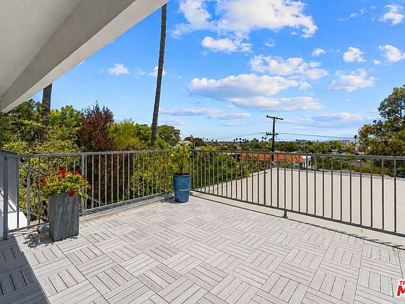 4th image of 631 Pier Ave