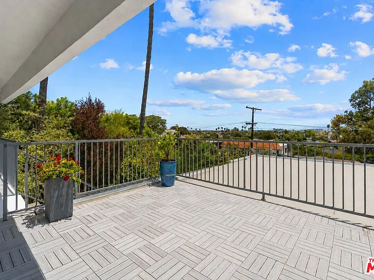631 Pier Ave #3 — Photo 2