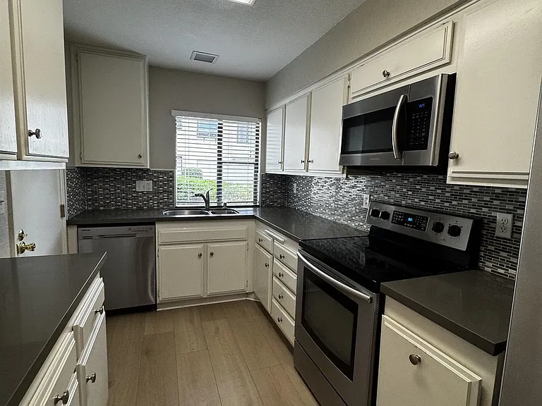 5715 Baltimore Dr #93 — Photo 8
