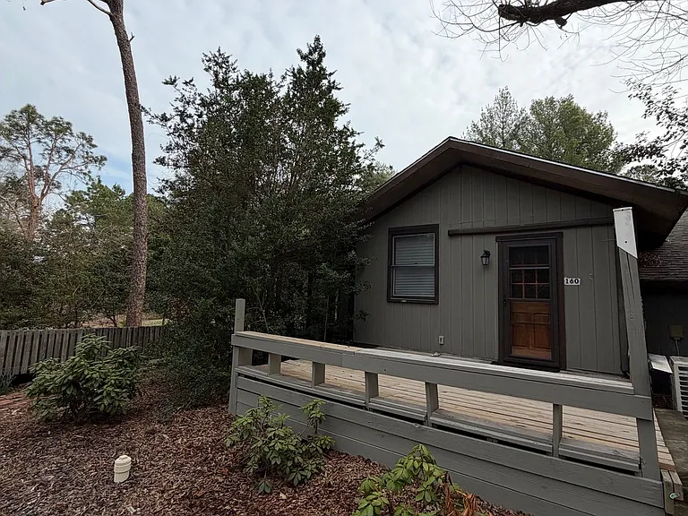 Vinca Dr — Photo 1