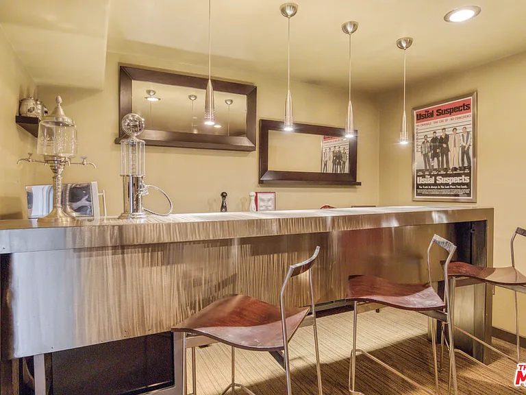 1929 N Curson Pl — Photo 10