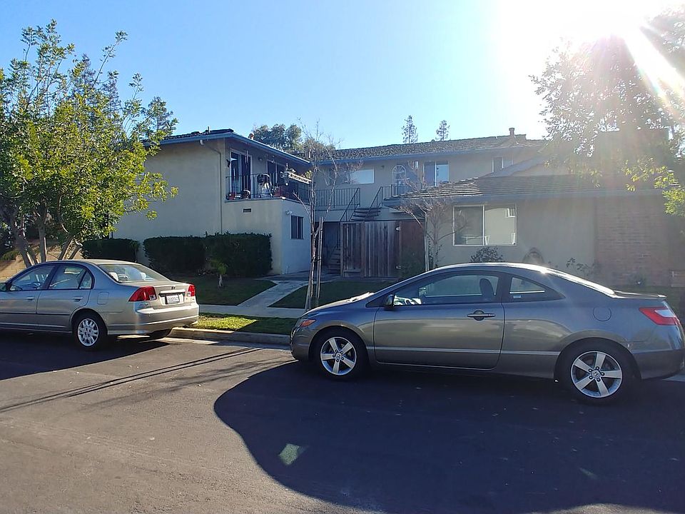 1st image of 877 Castlewood Dr APT 2