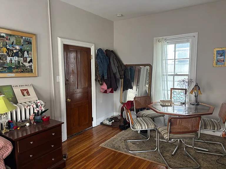 149 College St — Photo 3