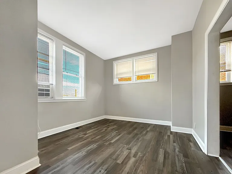2525 W Cold Spring Ln — Photo 5